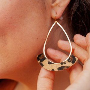 NWT Tear drop hoop earrings with leopard accent